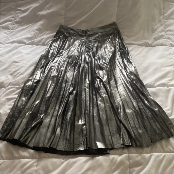 Romeo & Juliet couture midi pleated metallic distressed silver skirt Size med - Picture 5 of 12